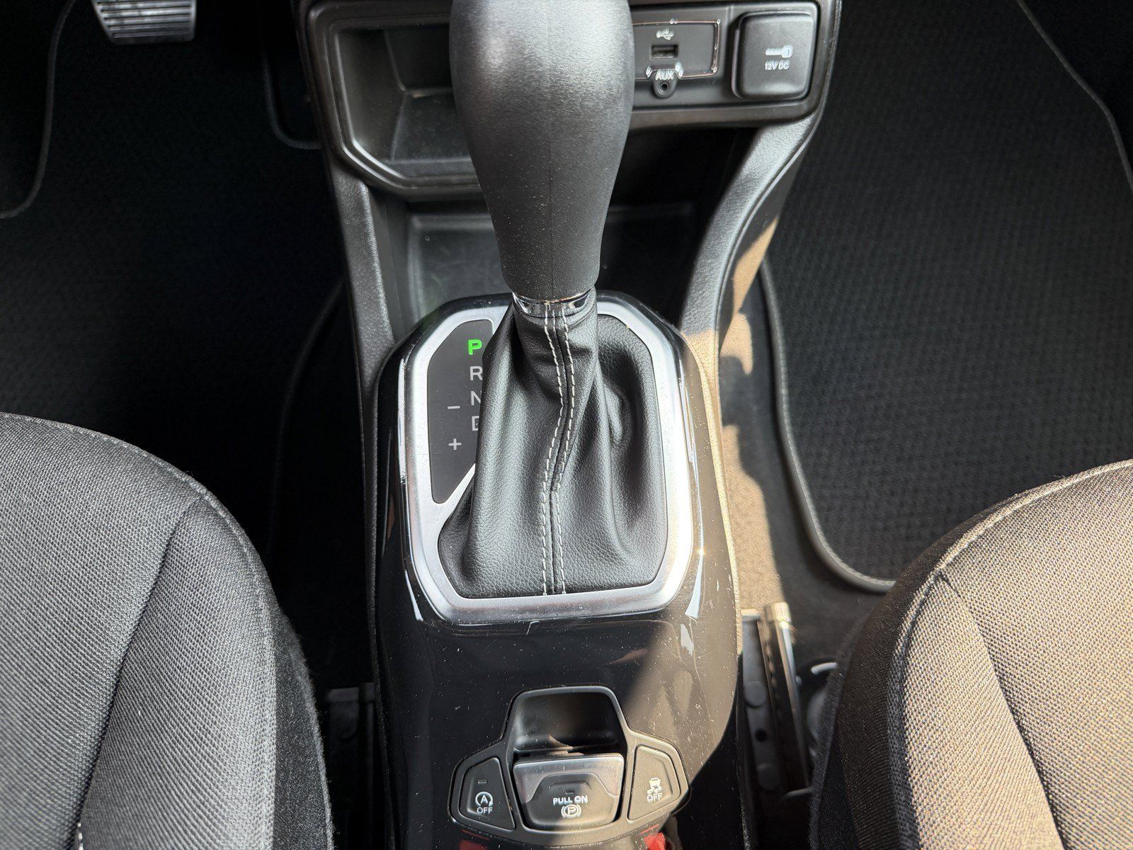Used 2021 Jeep Renegade Latitude FWD image 27
