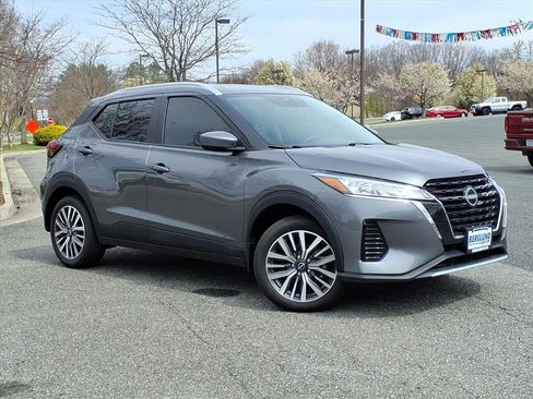 Used 2024 Nissan Kicks SV FWD image 2