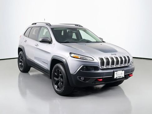 Used 2017 Jeep Cherokee Trailhawk AWD/4WD image 1