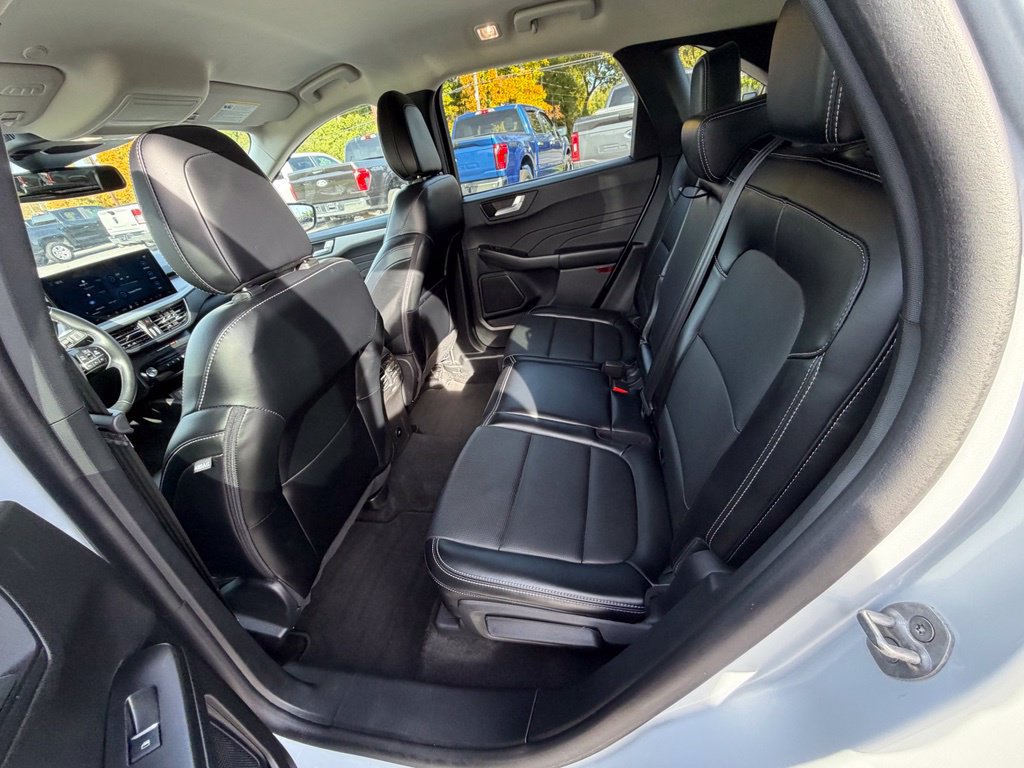 Certified 2025 Ford Escape Platinum AWD/4WD image 46