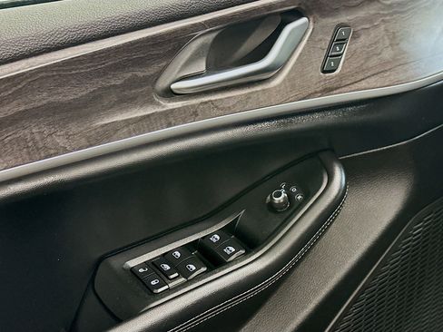 Used 2024 Jeep Grand Cherokee L Limited w/ Luxury Tech Group II image 15