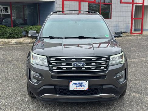 Used 2017 Ford Explorer XLT w/ Equipment Group 202A FWD image 9
