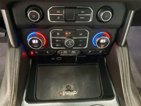Used 2022 Chevrolet Tahoe LT w/ Luxury Package image 13