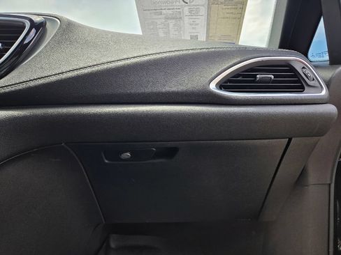 Used 2019 Chrysler Pacifica Limited w/ Advanced Safetytec Group FWD image 63