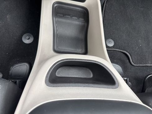 Used 2023 Chrysler Pacifica Touring-L image 20