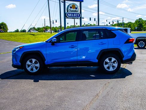 Used 2021 Toyota RAV4 XLE FWD image 4
