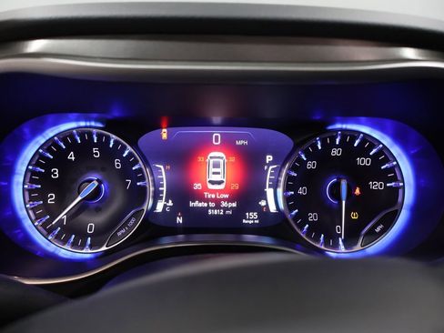 Certified 2024 Chrysler Pacifica Touring-L image 38