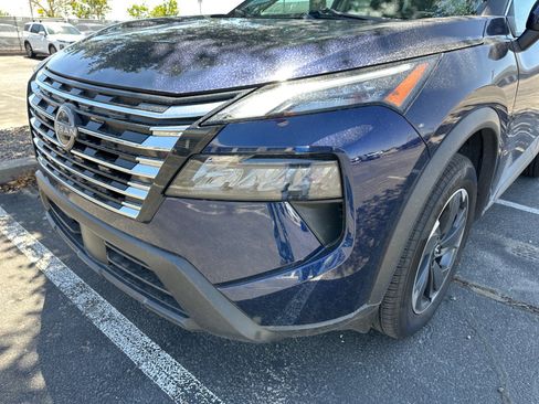 Used 2025 Nissan Rogue SV FWD image 9