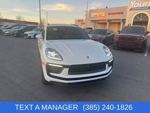 Used 2025 Porsche Macan image 2