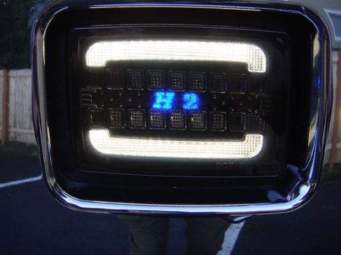 Used 2005 HUMMER H2 SUT w/ Preferred Equipment Group image 6