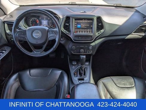 Used 2019 Jeep Cherokee Trailhawk AWD/4WD image 11