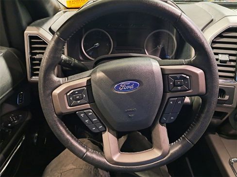 Used 2019 Ford Expedition XLT image 19