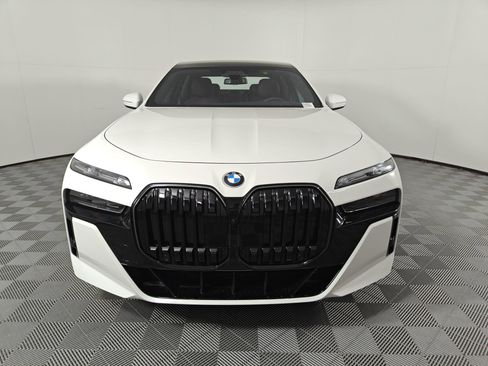 Used 2025 BMW 740i w/ Executive Package image 6