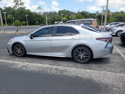 Used 2022 Toyota Camry SE w/ Audio Upgrade Package FWD image 11