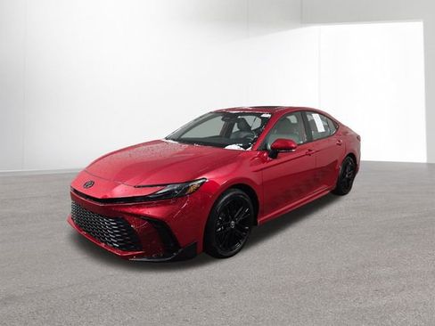 Used 2025 Toyota Camry SE w/ Convenience Package image 2