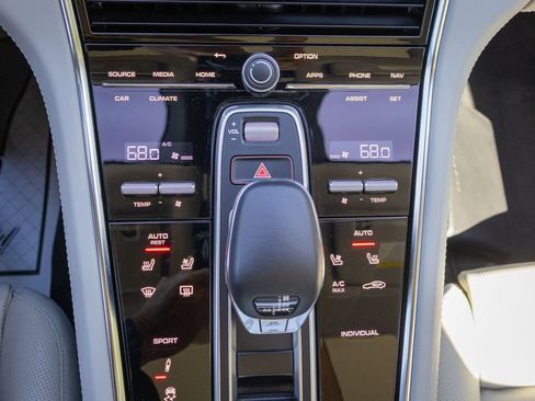 Used 2023 Porsche Panamera 4 Platinum Edition AWD/4WD image 20