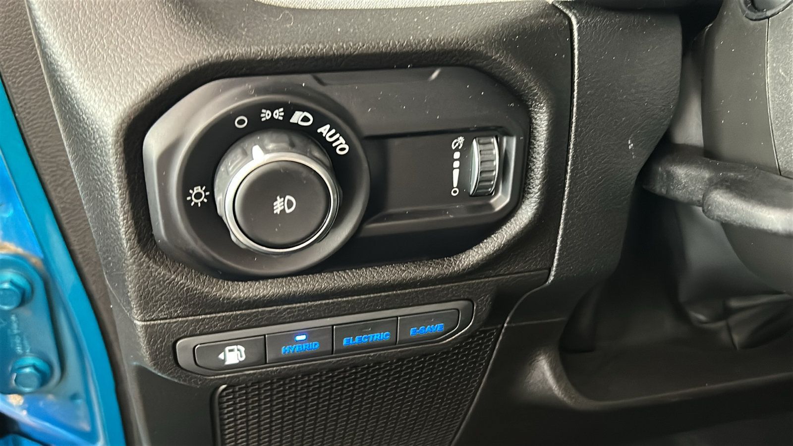 Used 2024 Jeep Wrangler Unlimited w/ Convenience Group AWD/4WD image 23