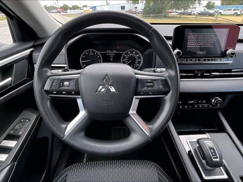 Used 2024 Mitsubishi Outlander ES AWD/4WD image 5