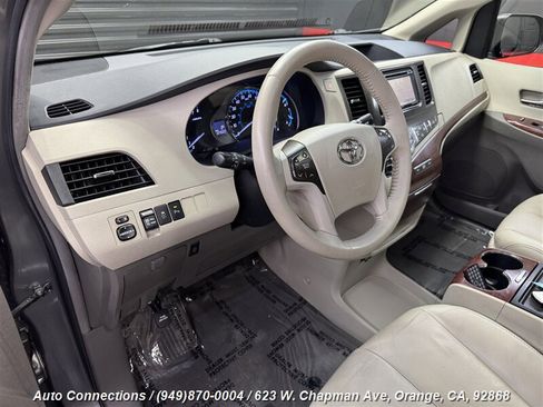 Used 2013 Toyota Sienna XLE image 13