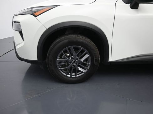 Used 2024 Nissan Rogue S image 10