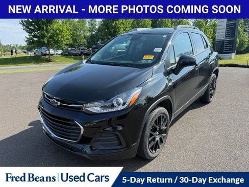 Used 2022 Chevrolet Trax LT w/ Midnight Edition AWD/4WD image 3