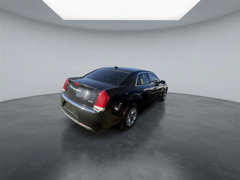 Used 2015 Chrysler 300 Limited w/ Driver Convenience Group RWD image 5