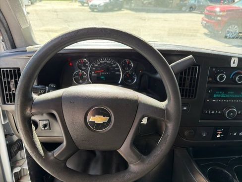 Used 2018 Chevrolet Express 2500 RWD image 22
