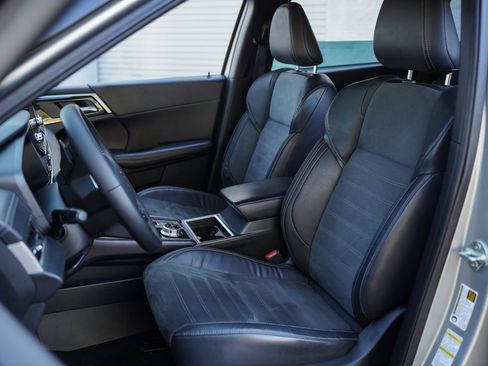 Used 2023 Mitsubishi Outlander SE image 22