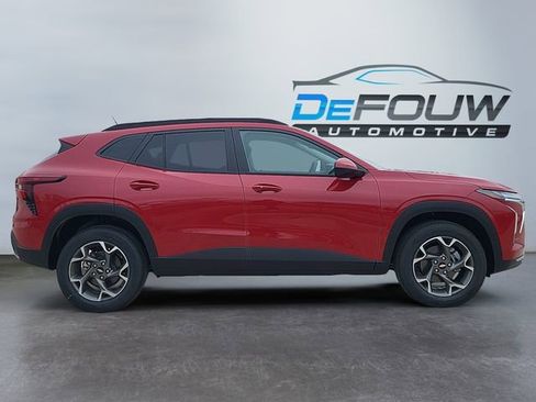 New 2026 Chevrolet Trax LT w/ Driver Confidence Package image 2