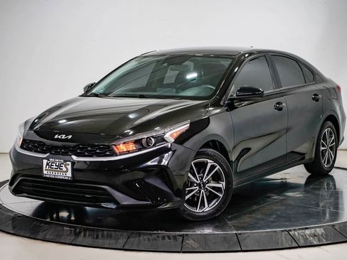 Used 2023 Kia Forte LXS image 1