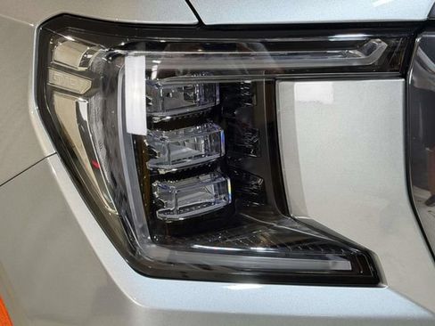 Used 2024 GMC Yukon Denali Ultimate AWD/4WD image 11