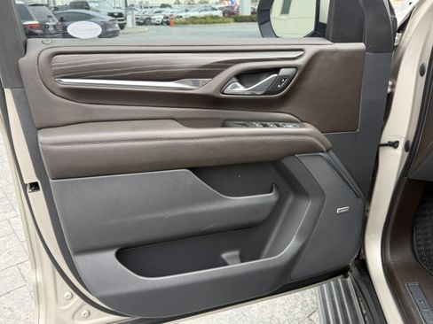 Used 2021 GMC Yukon XL Denali w/ Denali Premium Package image 10