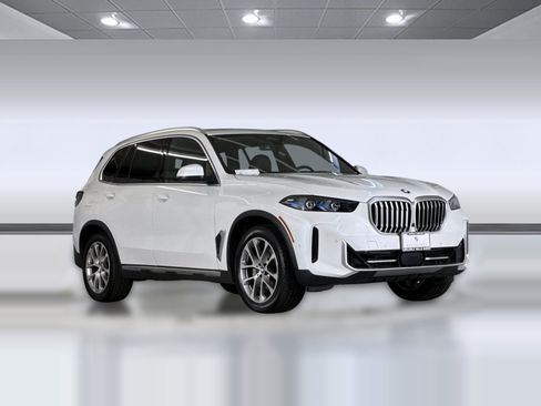 Used 2024 BMW X5 xDrive40i w/ Premium Package AWD/4WD image 6