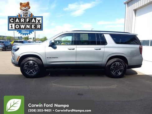 Used 2025 Chevrolet Suburban Z71 AWD/4WD image 6