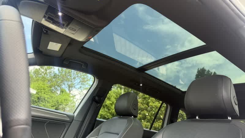 Used 2022 Volkswagen Tiguan SEL R-Line AWD/4WD image 17