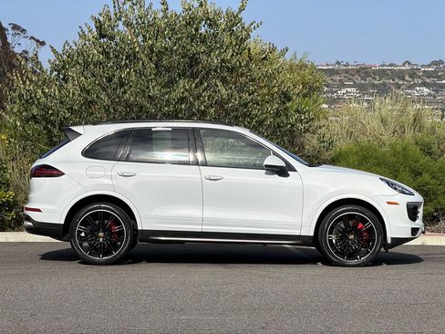 Used 2015 Porsche Cayenne S AWD/4WD image 7