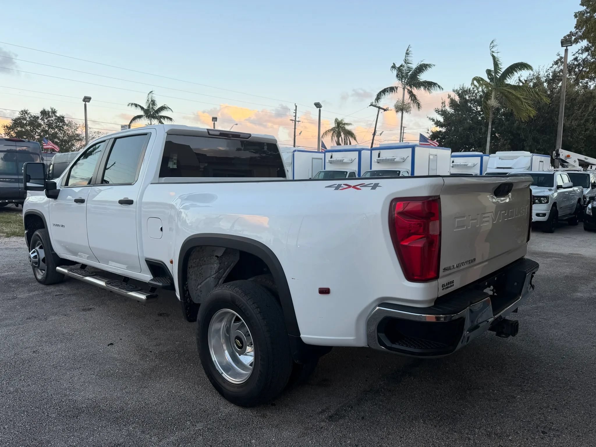 Used 2020 Chevrolet Silverado 3500 W/T w/ Gooseneck/5TH Wheel Package AWD/4WD image 3