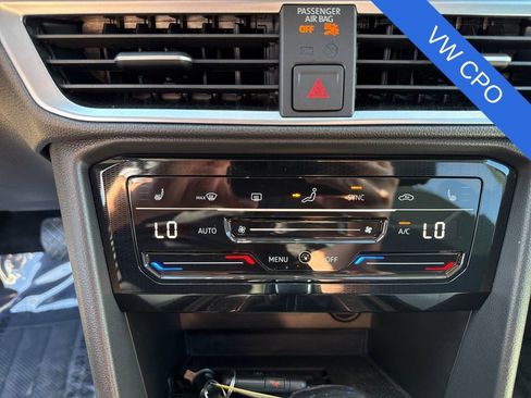 Used 2025 Volkswagen Taos SE image 19