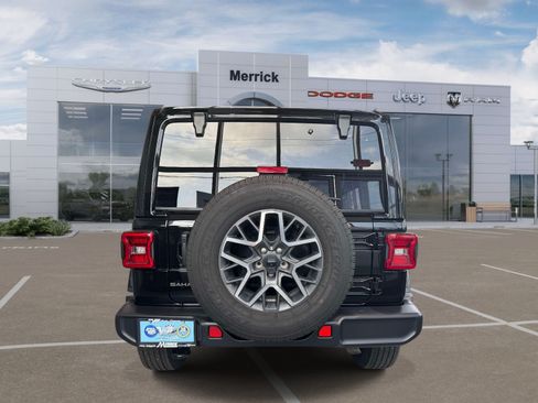 Used 2025 Jeep Wrangler Unlimited Sahara AWD/4WD image 6
