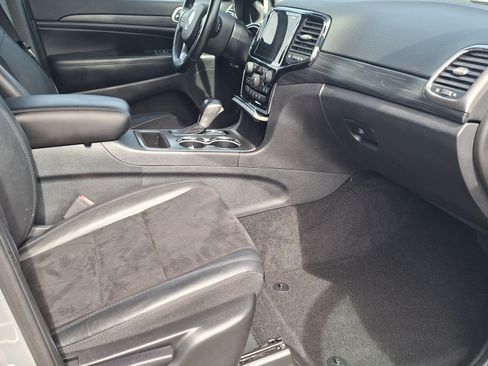 Used 2020 Jeep Grand Cherokee Altitude RWD image 23