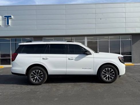 Used 2025 Ford Expedition Platinum image 1