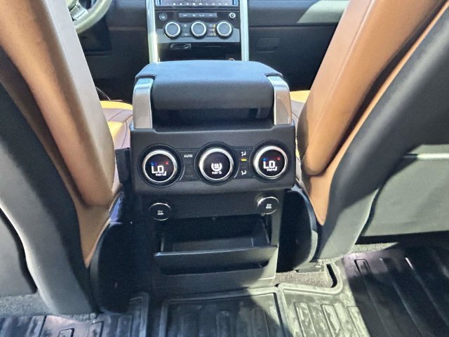 Used 2018 Land Rover Discovery HSE AWD/4WD image 15
