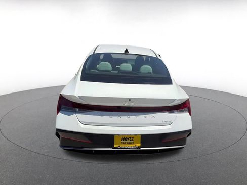 Used 2025 Hyundai Elantra Limited FWD image 12