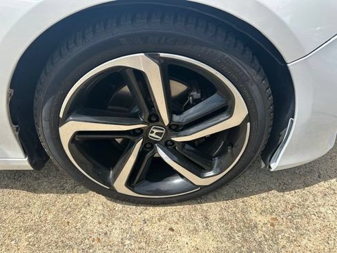 Used 2018 Honda Accord Sport image 18