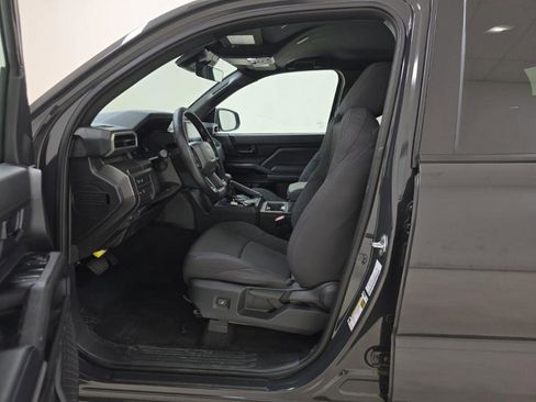 Used 2025 Toyota Tacoma SR5 AWD/4WD image 4