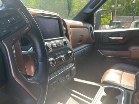 Used 2022 Chevrolet Silverado 2500 High Country w/ Safety Package II image 8