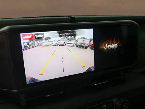 Used 2024 Jeep Gladiator Mojave AWD/4WD image 16