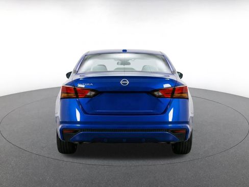 Used 2025 Nissan Altima 2.5 SV FWD image 8