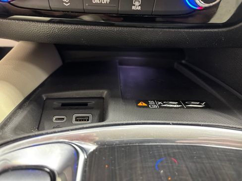 Used 2023 Buick Enclave Essence AWD/4WD image 24