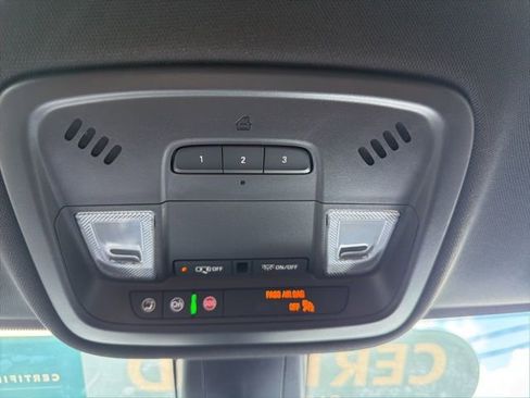 Used 2023 Chevrolet Traverse LT image 26